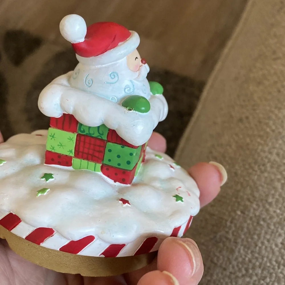 New Set of 2 Yankee Candle Christmas Jar Toppers Santa Sleigh 1045659